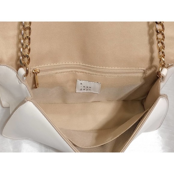 A NEW DAY Embroidered Hearts Purse Ivory White Gold Link Bag - Picture 5 of 6